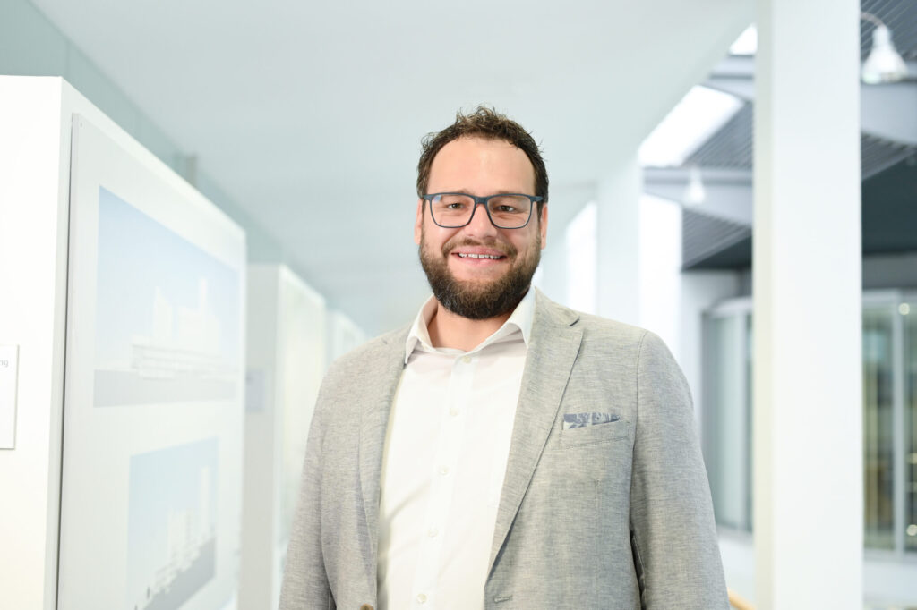 Lukas Mersich, MBA; neuer Leiter des IT-Managements – Geschäftsbericht LKH 2023 Lukas Mersich, MBA; neuer Leiter des IT-Managements – Geschäftsbericht LKH 2023