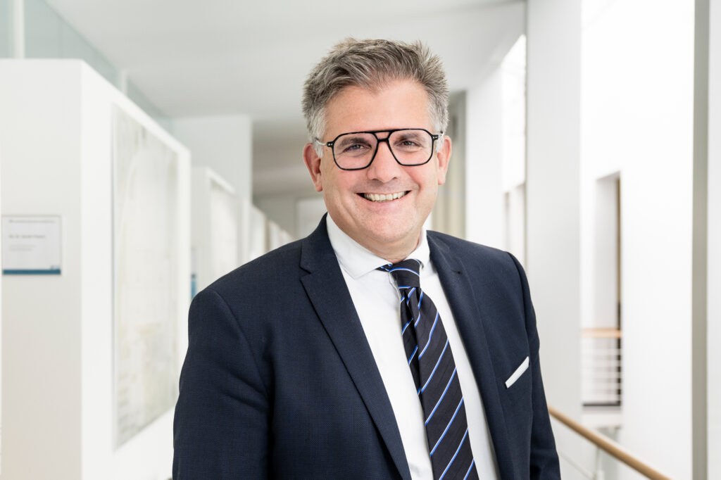 Mag. Dr. Andreas Stieger, Geschäftsführer Ausbildungszentrum Gesundheit Vorarlberg und Leiter Personalmanagement und Personalentwicklung – Geschäftsbericht LKH 2023 Mag. Dr. Andreas Stieger, Geschäftsführer Ausbildungszentrum Gesundheit Vorarlberg und Leiter Personalmanagement und Personalentwicklung – Geschäftsbericht LKH 2023