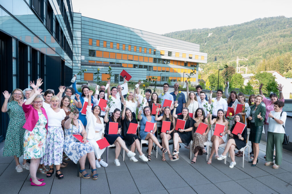 Absolvent:innen Pflegeschule Vorarlberg – LKH Geschäftsbericht 2024