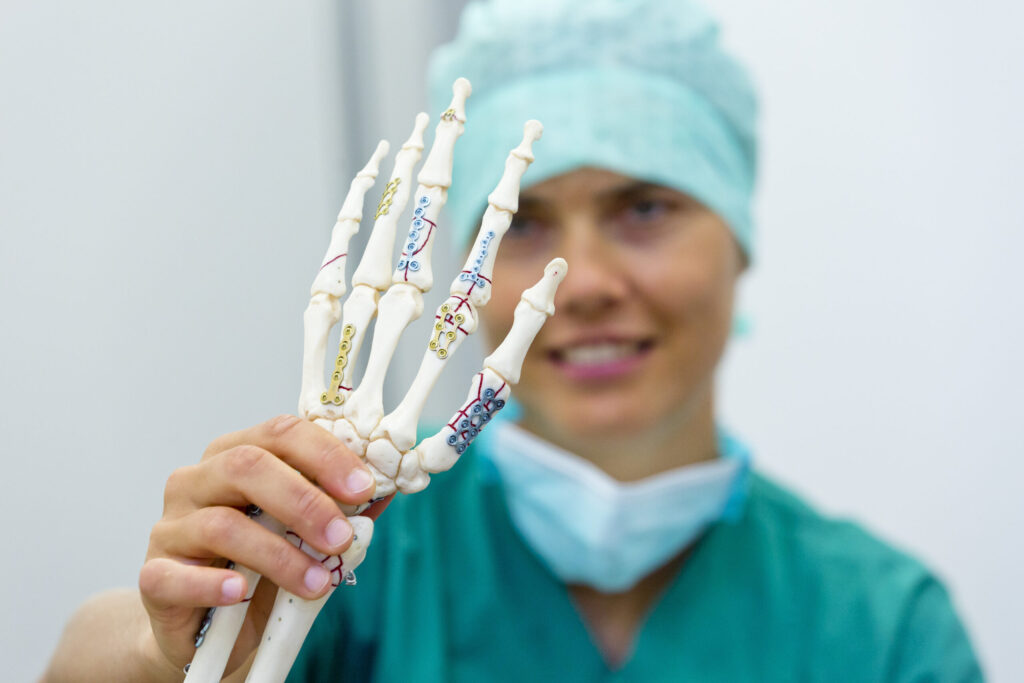1000 Hand-OPs in eineinhalb Jahren – LKH Geschäftsbericht 2024 1000 Hand-OPs in eineinhalb Jahren – LKH Geschäftsbericht 2024