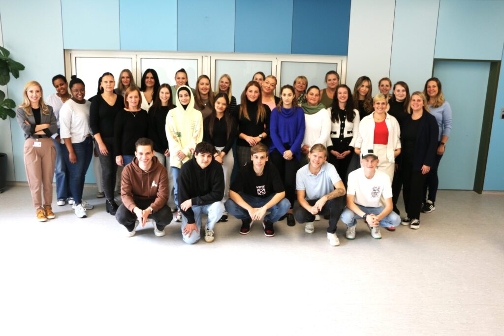 Absolvent:innen Pflegeschule Vorarlberg – LKH Geschäftsbericht 2024