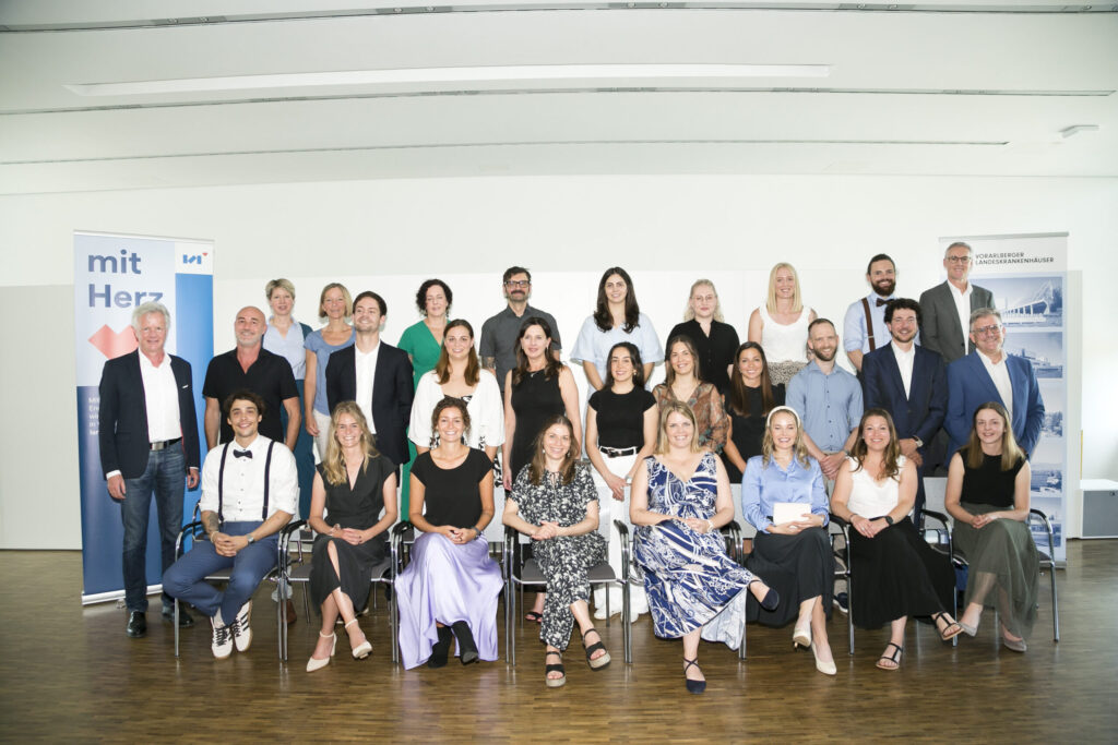 Absolvent:innen Pflegeschule Vorarlberg – LKH Geschäftsbericht 2024